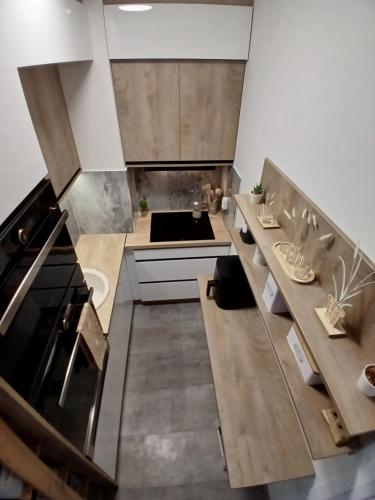 Kitchen, Feszek in Adyvaros