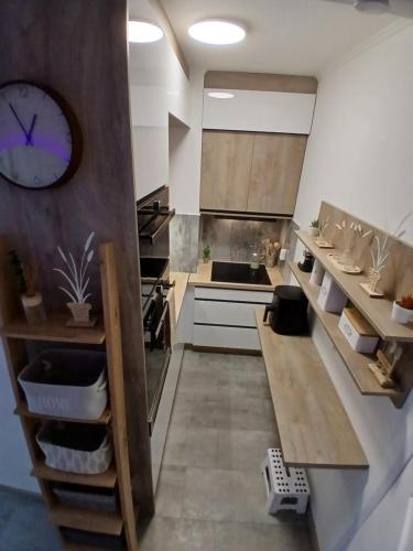 Kitchen, Feszek in Adyvaros