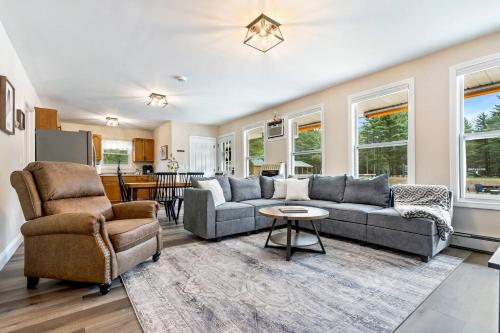 Pleasant River 3 bed | 2 bath, Hot Tub in Bethel (ME)