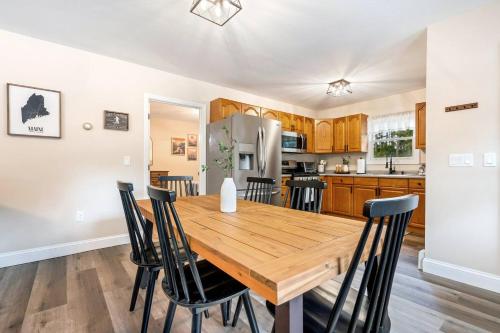 Pleasant River 3 bed | 2 bath, Hot Tub in Bethel (ME)