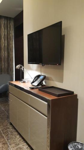 Executive Suite image 9