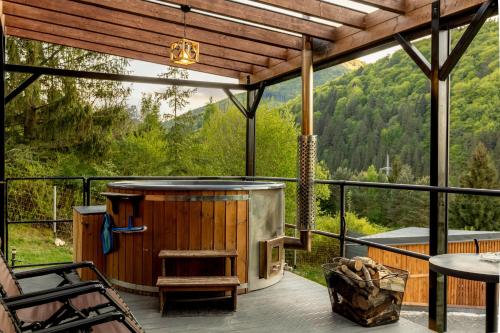 Karstais baseins, Zážitok v Búde (Zazitok v Bude) in Hubova