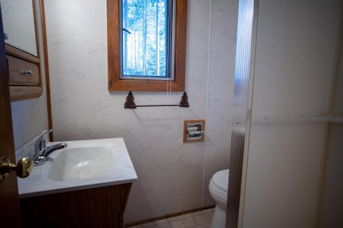 Vannituba, Honeymoon Cabin - One Bed Retreat - Parking - Netflix CB07 in Babbitt