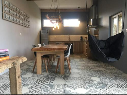 La parenthèse de Saint Esselin (La parenthese de Saint Esselin) in 諾爾昂