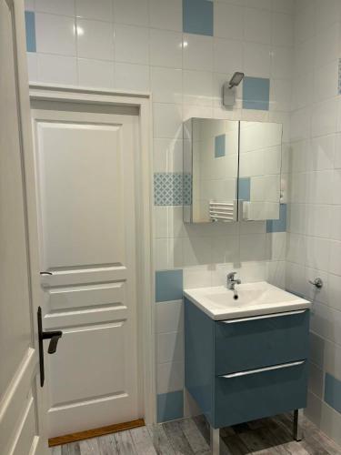 La parenthèse de Saint Esselin (La parenthese de Saint Esselin) in 諾爾昂