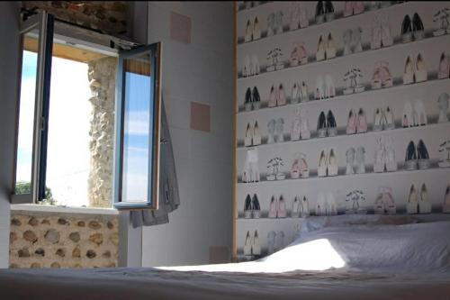 La parenthèse de Saint Esselin (La parenthese de Saint Esselin) in 諾爾昂