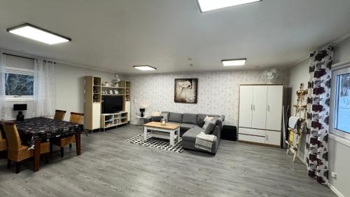 Green Forest Oasis & Sea in Hällestrand