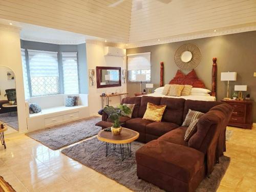 Dr Doc's Family Lodge with Pool in Mandeville