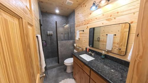 Pet Friendly, New Cabin in Charming Calera in Calera (OK)