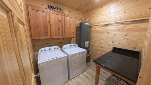 Pet Friendly, New Cabin in Charming Calera in Calera (OK)