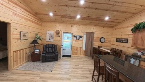 Pet Friendly, New Cabin in Charming Calera in Calera (OK)