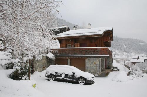 Le Trédard magnifique chalet 10 personnes face aux 3 vallées sur les hauteurs de Bozel (Le Tredard magnifique chalet 10 personnes face aux 3 vallees sur les hauteurs de Bozel) in Feissons-sur-Salins