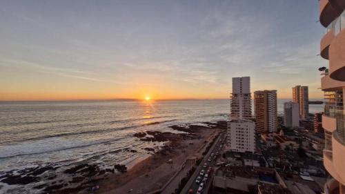 Vista infinita al océano, Cavancha a Playa Brava