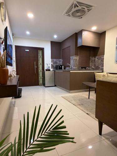  m² Huoneisto alueella DHA Phase II, 1 makuuhuone(tta), 1 yksityistä kylpyhuone(tta) (Skyluxe Designer Suite + Rooftop Pool Self Checkin) in Rawalpindi