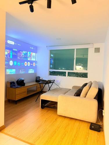 New full apt 17th floor beautiful view queen size bed
