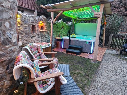 Ferienhaus Hotzenplotz all inkl Privaten Whirlpool & Sauna direkt am Fluss Mandau - am ruhigen Fahrradweg in Hainewalde, Deutschland