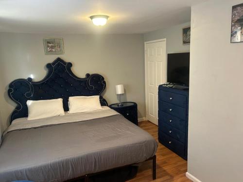 Grove 3- King Bed with Private Bathroom in Irvington (NJ)