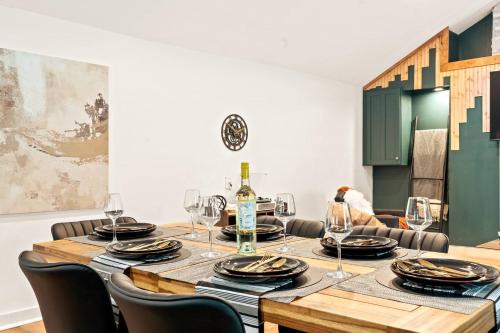 The Modern Forge NY, Honeoye Lake in Honeoye, USA