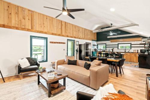 Istaba viesiem, The Modern Forge NY, Honeoye Lake in Honeoja (NY)