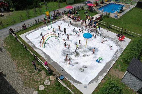 泳池, Camping de la Rivière Nicolet (Camping de la Riviere Nicolet) in 亞斯比斯圖斯 (QC)