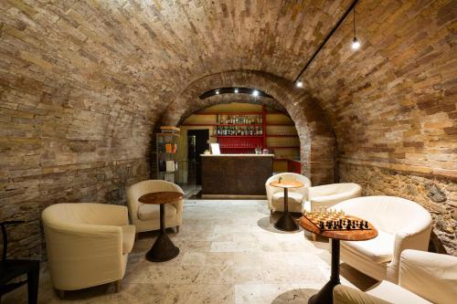 Паб/Коктейль-бар, Boutique Historic Hotel L'Antico Pozzo in San Gimignano in Сан - Гіміньяно