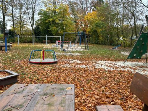 兒童遊樂場, FeWo Citabria, elegante Wohnung, 2 Schlafzimmer, überdachte Terrasse (FeWo Citabria, elegante Wohnung, 2 Schlafzimmer, uberdachte Terrasse) in 克洛彭堡