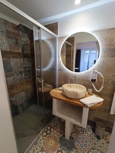 Bathroom, Le Savoyard in Bourg-Saint-Maurice