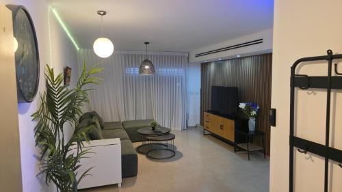 Bond Royal Suite, Beer Szewa