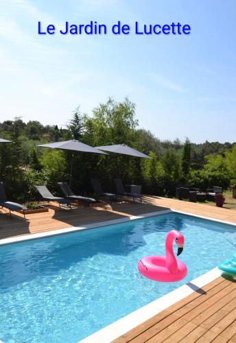 Propriété 22 pers avec jardin et piscine