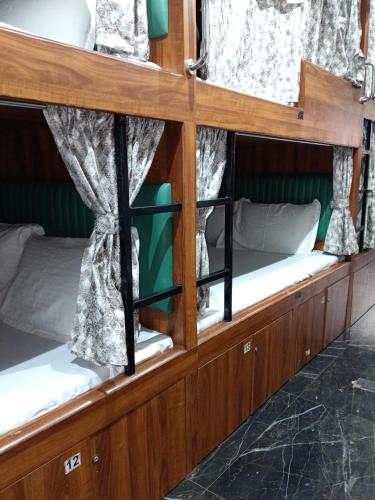 Sunlight Dormitory  in มุมไบตอนใต้