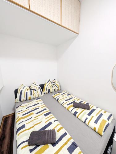 Spacious Rooms - 15 Min from Airport & City Center, 5 Min from Vienna Main-Bus Station EZ7, Vienna (photo 7)