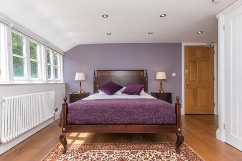 3 Berkeley Square Guesthouse Room Type - Classic King Room