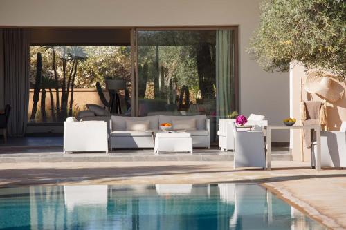Elegant 3-BR Villa with breakfast included - image 14