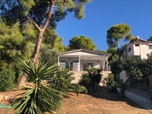 Lagonisi Cottage - with spacious garden gîte à louer Provincia di La Spezia