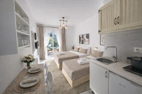 Ameli Studio ,Balcony with Mountain View, Kitchenette, 1km to Beach by likeyourhome – khách sạn tại Parelia
