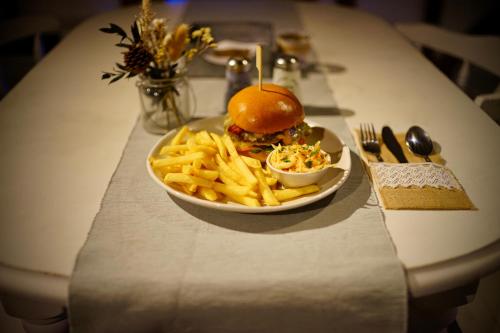 餐廳, Ye Olde Crown in 伊登布里奇