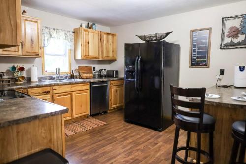 Iekārtas, On Main Street 1 mile from Jacks Fork River in Mountain View (MO)