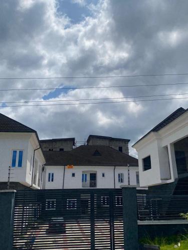 Palm terrace apartments calabar – khách sạn tại Adiabo Ikot Mbo
