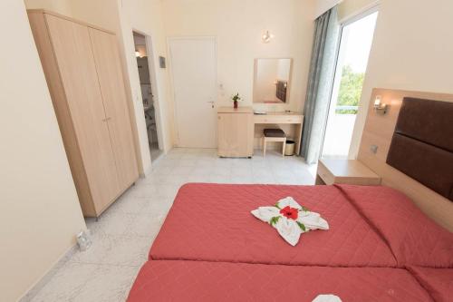 Leonidas Hotel & Studios - image 7