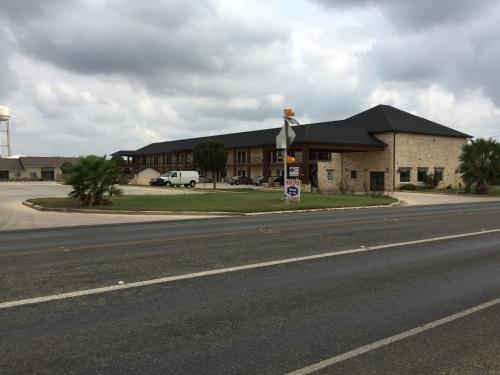 Pearsall Inn and Suites - 숙소 외관