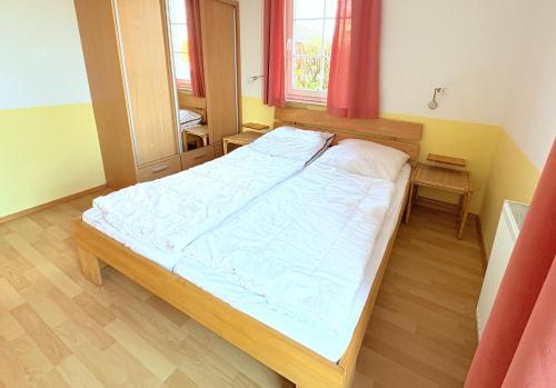 Fewo Seelenfrieden 2 - mit Terrasse und Parkplatz in Alt Reddevitz, Deutschland