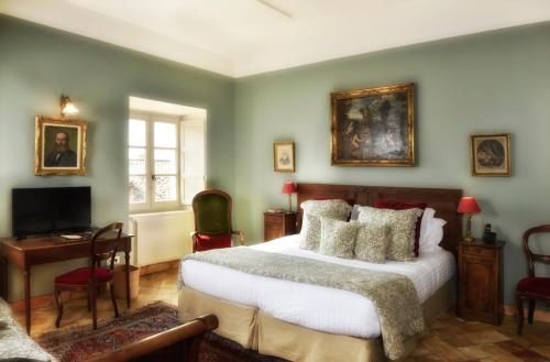 1 king bed, 1 twin bed