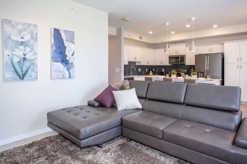 Gorgeous Two Bedroom Apto Close to Disney 306 - image 44