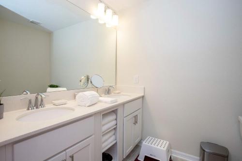 Gorgeous Two Bedroom Apto Close to Disney 306 - image 43