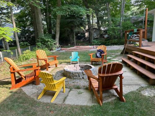Cozy 4 Season Cottage in Sauble Beach, Near Beach, River & Trails