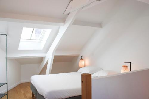 Cozy duplex in the heart of the Marais Paris 3rd - image 4