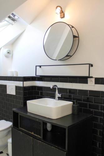 Cozy duplex in the heart of the Marais Paris 3rd - image 3