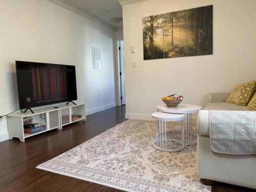 Private 1BR, AC, Strong Wi-Fi, Netflix and Amazon Prime – khách sạn tại Colwood