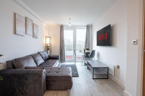 Elegant Modern One Bed Flat With Juliet Balcony