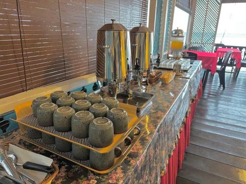 Johans Chalet & Restaurant in 甘榜艾爾巴塘/ABC海灘